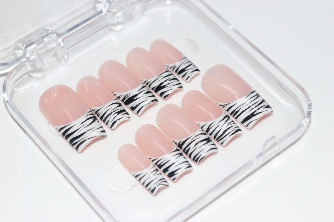Zebra Tips - Press On Nails