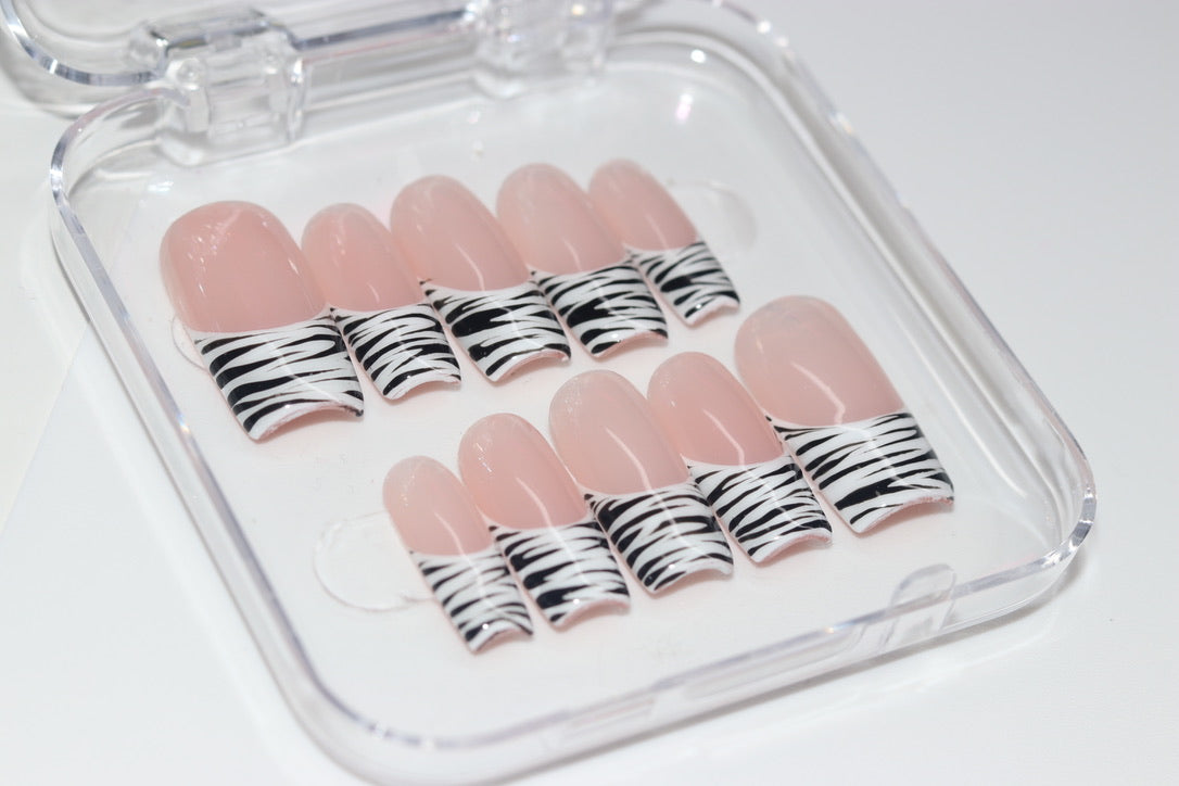 Zebra Tips - Press On Nails