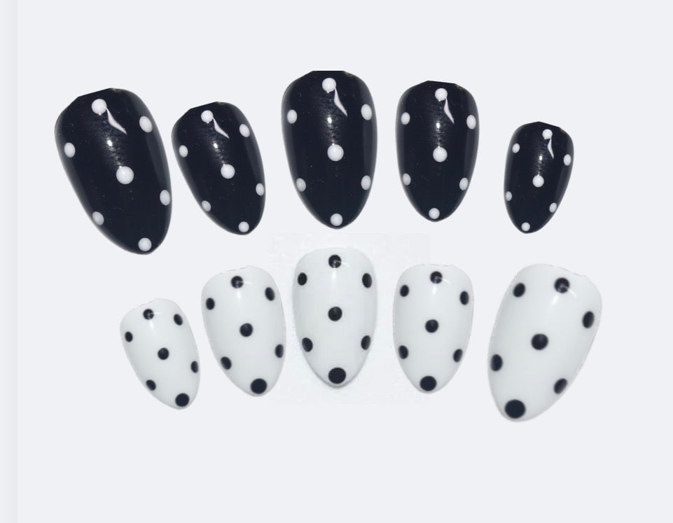 Polka dots - Press On Nails